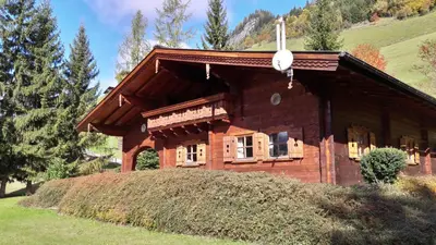 Das Gebäude in dem sich das Ferienhaus befindet