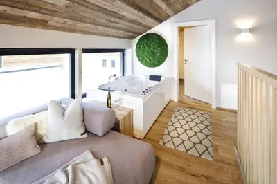 Ein Sitzbereich in der Unterkunft Katschberg Lodge