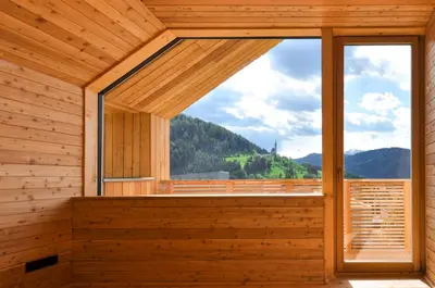 Ein allgemeiner Bergblick oder ein Berglick von des Ferienhauses aus