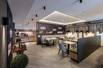Ein Restaurant oder anderes Speiselokal in der Unterkunft Hotel Post by keyone