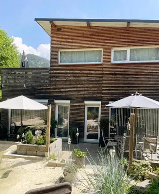 Das Gebäude in dem sich die Ferienwohnung befindet