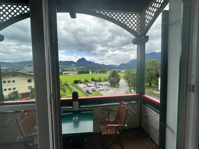 Ein allgemeiner Bergblick oder ein Berglick von des Hotels aus