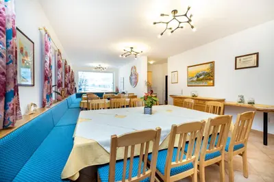 Ein Sitzbereich in der Unterkunft Aparthotel am Reitecksee