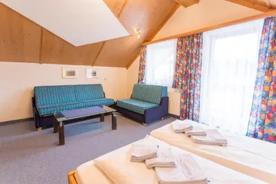 Ein Sitzbereich in der Unterkunft Aparthotel am Reitecksee