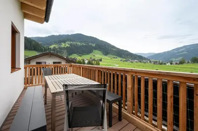 Ein allgemeiner Bergblick oder ein Berglick von der Ferienwohnung aus
