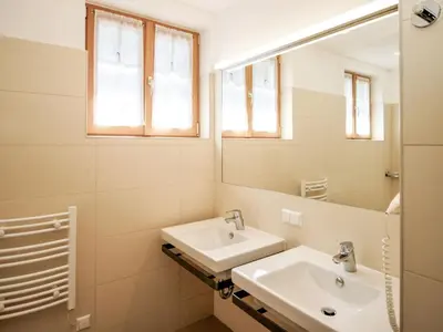 Ein Badezimmer in der Unterkunft Apartment Gipfelkreuz by Interhome