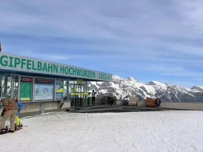 Ein allgemeiner Bergblick oder ein Berglick von der Ferienwohnung aus