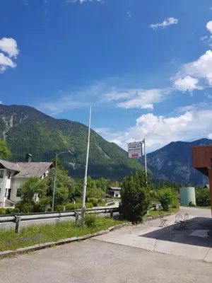 Ein allgemeiner Bergblick oder ein Berglick von des Privatzimmers aus