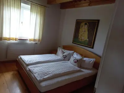 Ein Bett oder Betten in einem Zimmer der Unterkunft Attersee Gartenvilla