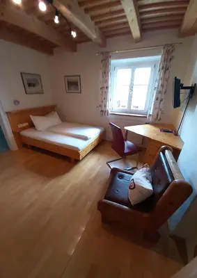Ein Sitzbereich in der Unterkunft Attersee Gartenvilla