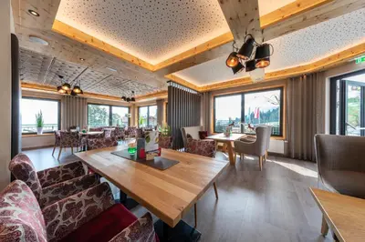 Ein Sitzbereich in der Unterkunft Hotel Waldfrieden
