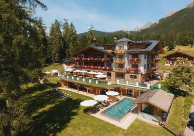 Ein allgemeiner Bergblick oder ein Berglick von des Hotels aus