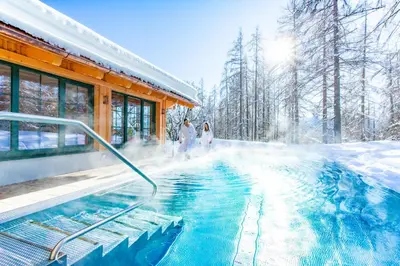 Der Swimmingpool an oder in der Nähe von Hotel Lindenhof