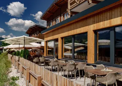 Ein Restaurant oder anderes Speiselokal in der Unterkunft Ferienalm Panorama Apartments