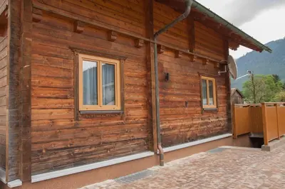 Ein allgemeiner Bergblick oder ein Berglick von des Chalets aus
