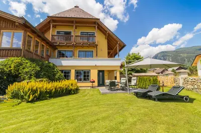 Ein allgemeiner Bergblick oder ein Berglick von der Ferienwohnung aus