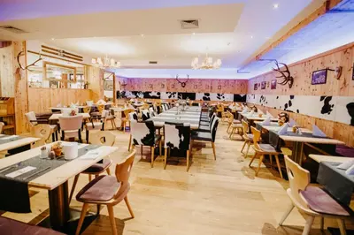 Ein Restaurant oder anderes Speiselokal in der Unterkunft Vitalhotel Gosau