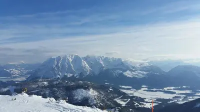 Ein allgemeiner Bergblick oder ein Berglick von der Ferienwohnung aus