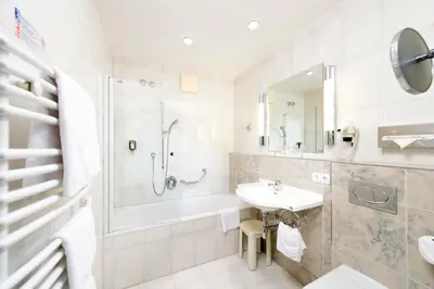 Ein Badezimmer in der Unterkunft EurothermenResort Bad Ischl - Hotel Royal 4-Sterne Superior