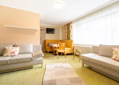Ein Sitzbereich in der Unterkunft Chalet Ferienhaus Hubertus