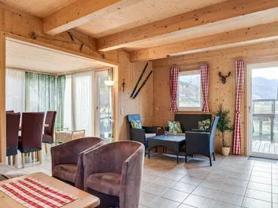 Ein Sitzbereich in der Unterkunft Chalet in Murau nahe Kreischberg
