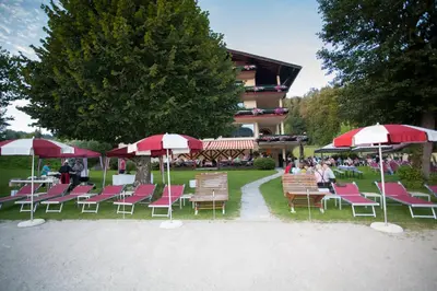 Ein Garten an der Unterkunft Hotel Seewinkel