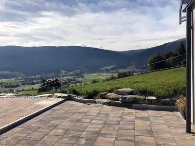 Ein allgemeiner Bergblick oder ein Berglick von der Ferienwohnung aus