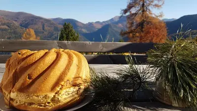Ein allgemeiner Bergblick oder ein Berglick von des Ferienhauses aus