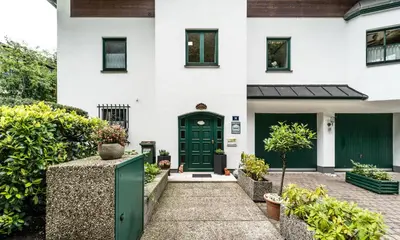Ein Garten an der Unterkunft Haus Marianne