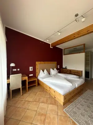 Ein Bett oder Betten in einem Zimmer der Unterkunft MAYER - Wirtshaus und Dorfhotel