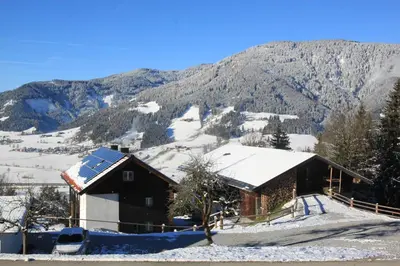 Ein allgemeiner Bergblick oder ein Berglick von der Ferienwohnung aus