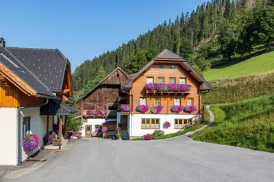 Naturlandschaft in der Nähe of country house