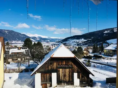 Ein allgemeiner Bergblick oder ein Berglick von der Ferienwohnung aus