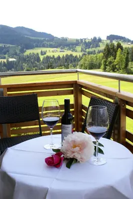 Ein allgemeiner Bergblick oder ein Berglick von der Ferienwohnung aus