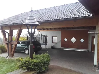 Das Gebäude in dem sich die Ferienwohnung befindet