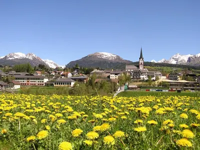 Ein allgemeiner Bergblick oder ein Berglick von der Ferienwohnung aus