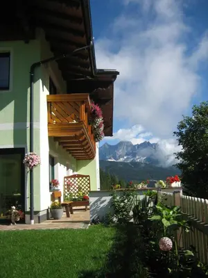Ein allgemeiner Bergblick oder ein Berglick von der Ferienwohnung aus
