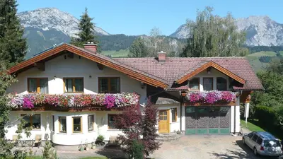 Ein allgemeiner Bergblick oder ein Berglick von der Ferienwohnung aus