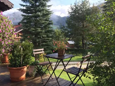 Ein allgemeiner Bergblick oder ein Berglick von der Pension aus