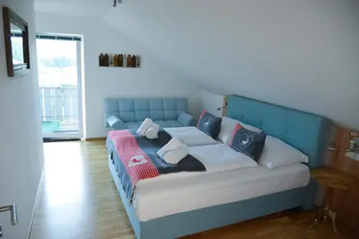 Ein Bett oder Betten in einem Zimmer der Unterkunft Alpine Appartement Top 8 by AA Holiday Homes