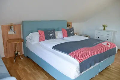 Ein Bett oder Betten in einem Zimmer der Unterkunft Alpine Appartement Top 8 by AA Holiday Homes