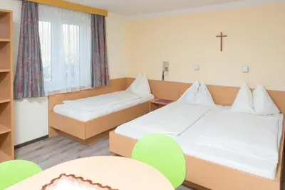 Ein Bett oder Betten in einem Zimmer der Unterkunft smartMotel