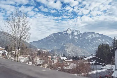Ein allgemeiner Bergblick oder ein Berglick von der Ferienwohnung aus