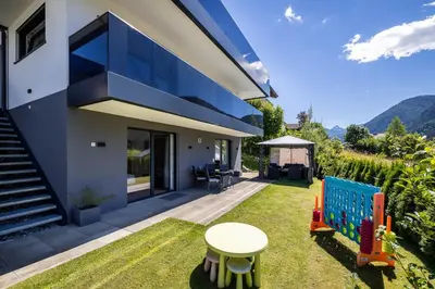 Ein allgemeiner Bergblick oder ein Berglick von der Ferienwohnung aus