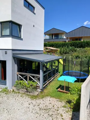 Der Swimmingpool an oder in der Nähe von Haus Mozart