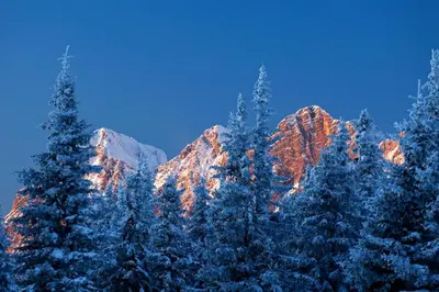 Ein allgemeiner Bergblick oder ein Berglick von des Ferienhauses aus