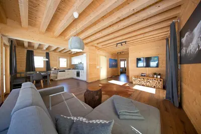 Ein Sitzbereich in der Unterkunft Bergchalet Raffalt