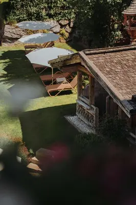 Ein Garten an der Unterkunft Alpines Lifestyle Hotel Tannenhof