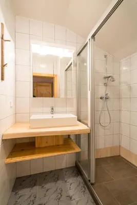 Ein Badezimmer in der Unterkunft Haus Petergstamm