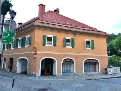 Das Gebäude in dem sich die Ferienwohnung befindet